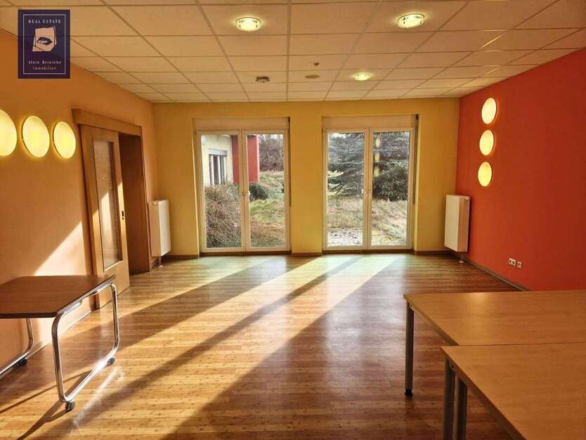 Firmenkomplex mit Garage und Einliegerwohnung 22 zimmer