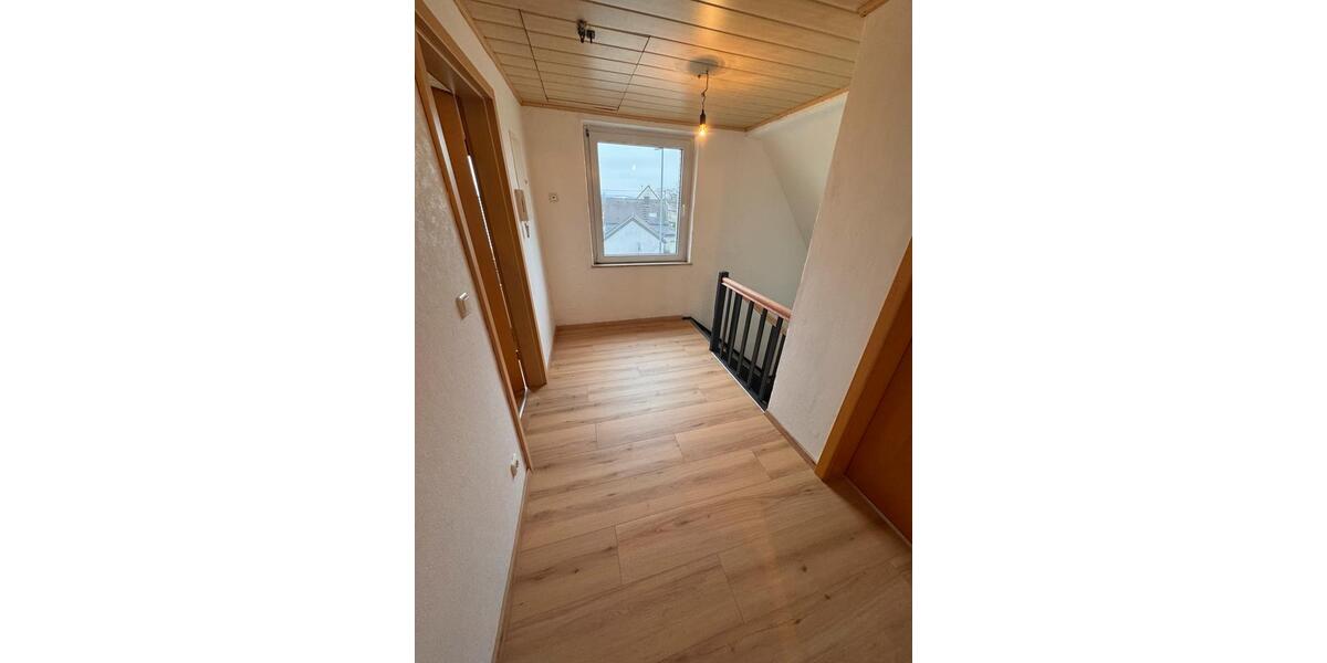 Etagenwohnung Weißenthurm - 5 Zimmer, 117 m&sup2;, 900&euro; | Angebot:26277400