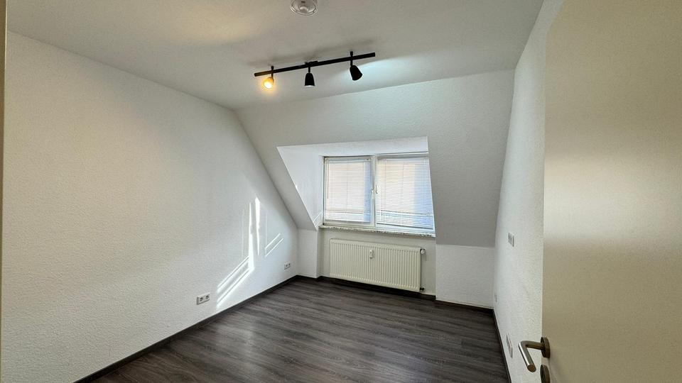Dachgeschoßwohnung Krefeld Benrad - 2 Zimmer, 60 m&sup2;, 750&euro; | Angebot:26623850