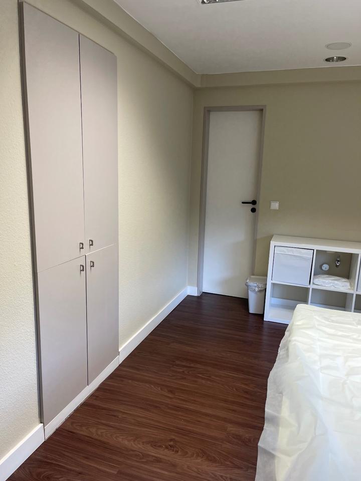 Möblierter Praxisraum in Düsseldorf-Oberkassel zur Untermiete zimmer