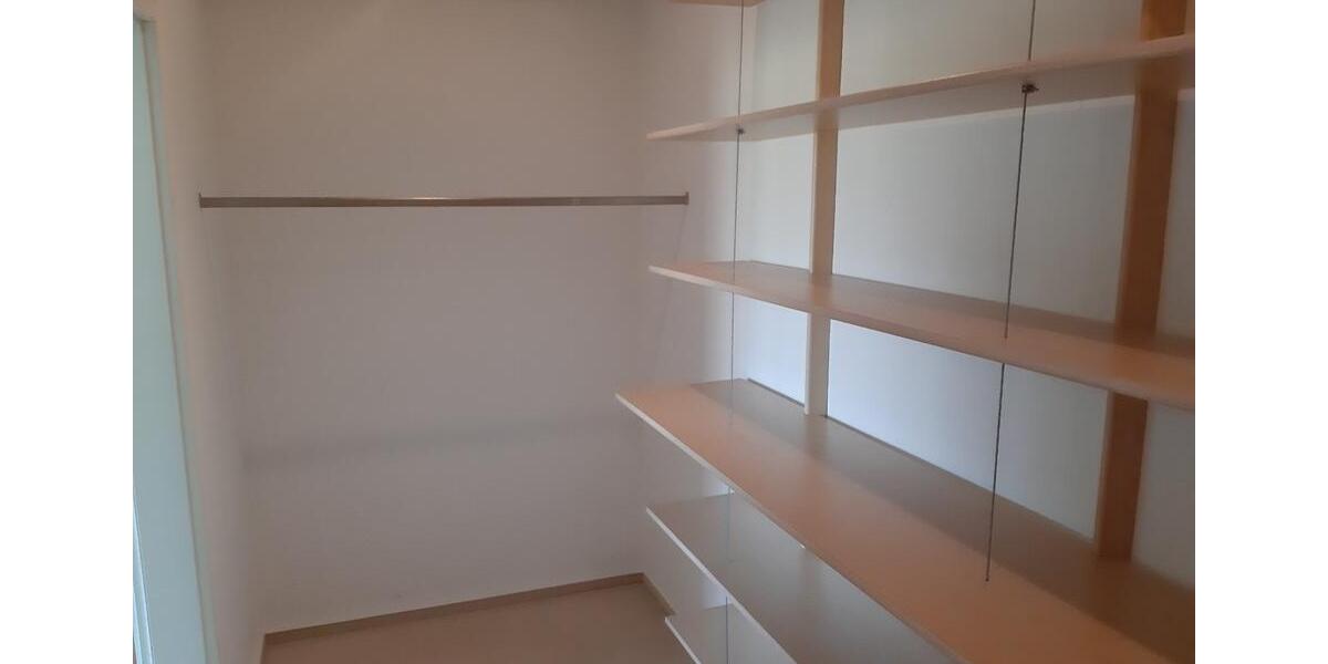 Etagenwohnung Emkendorf - 5 Zimmer, 160 m&sup2;, 1.700&euro; | Angebot:25640400