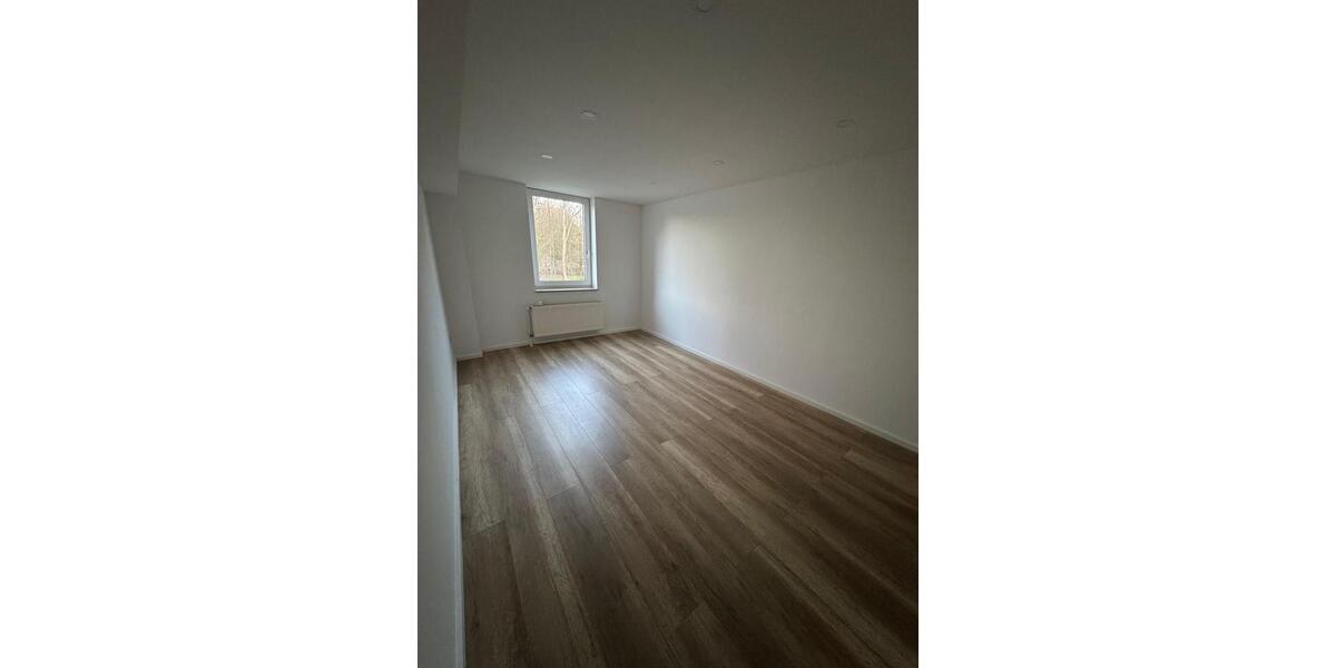 Etagenwohnung Bergen - 4 Zimmer, 123 m&sup2;, 860&euro; | Angebot:25281162