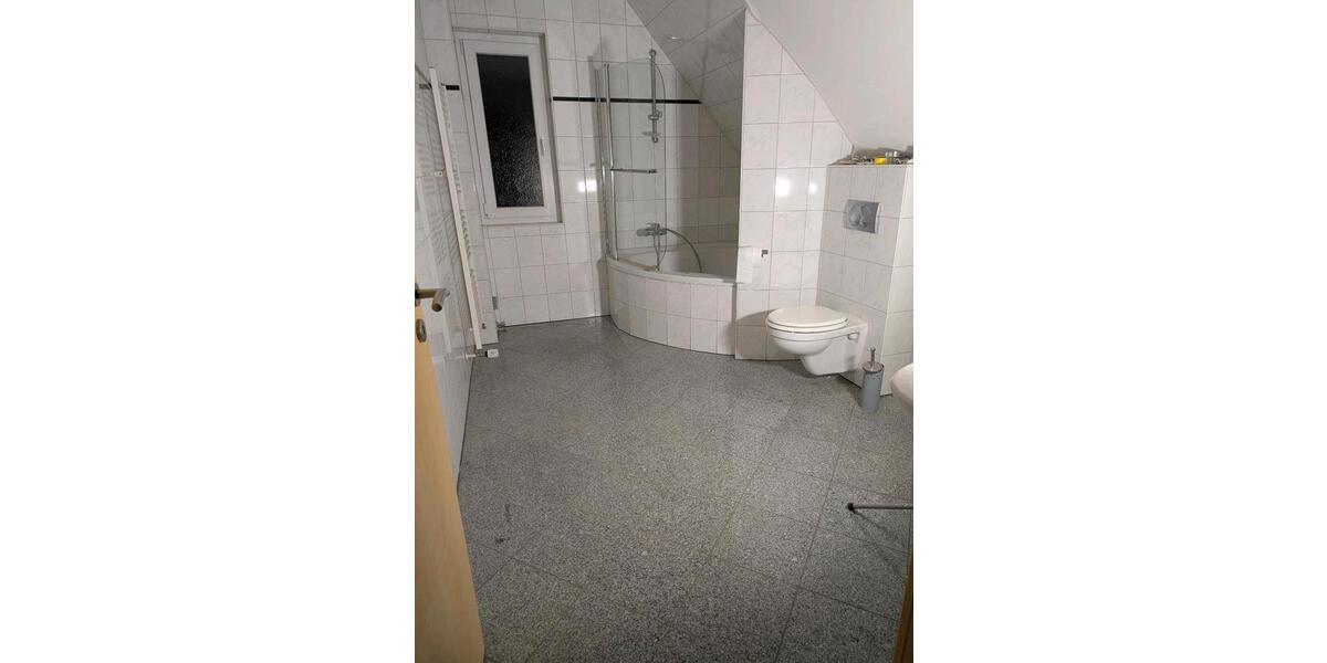 Dachgeschoßwohnung Essen Stadtbezirk II - 5 Zimmer, 79 m&sup2;, 850&euro; | Angebot:25176287
