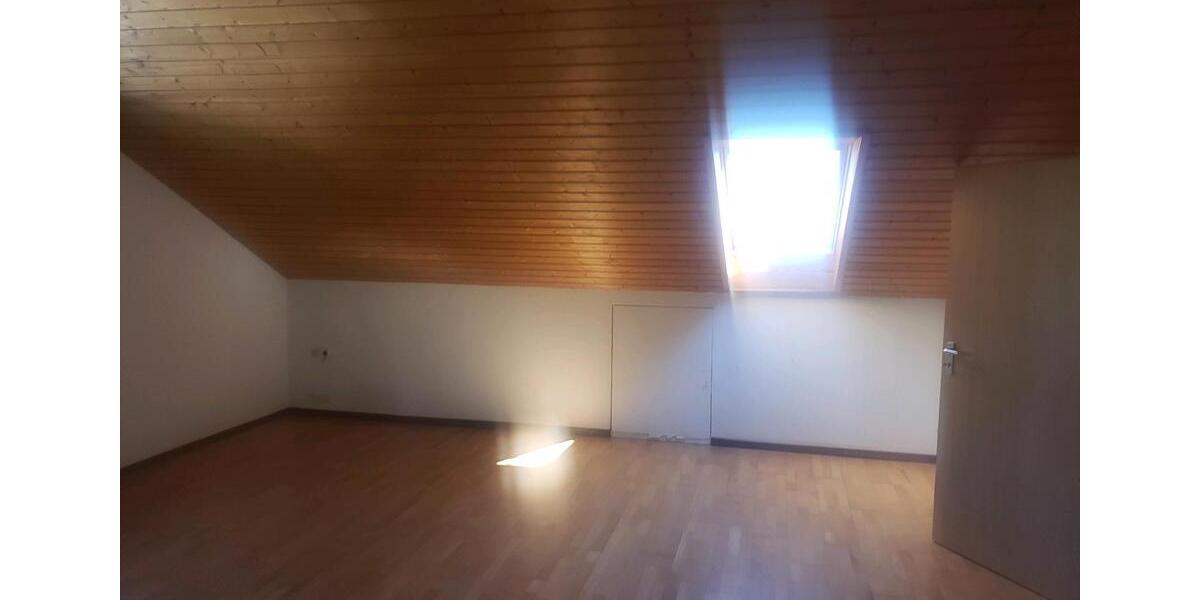 Dachgeschoßwohnung Rheinbach - 3 Zimmer, 97 m&sup2;, 850&euro; | Angebot:26110153