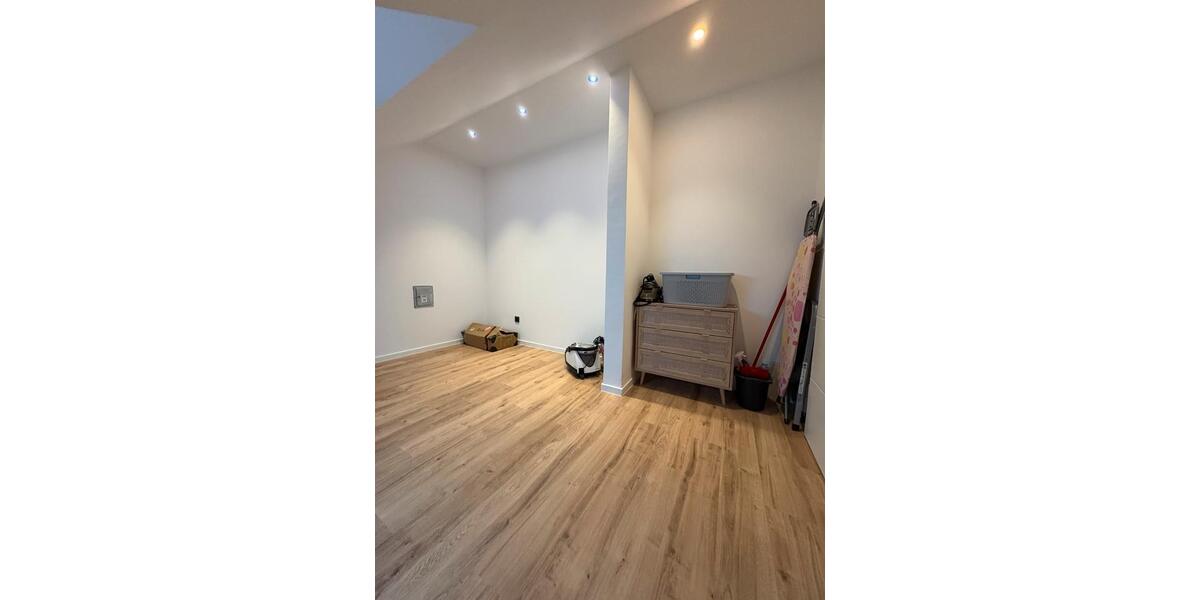 Dachgeschoßwohnung Homburg - 3 Zimmer, 120 m&sup2;, 1.100&euro; | Angebot:26049470