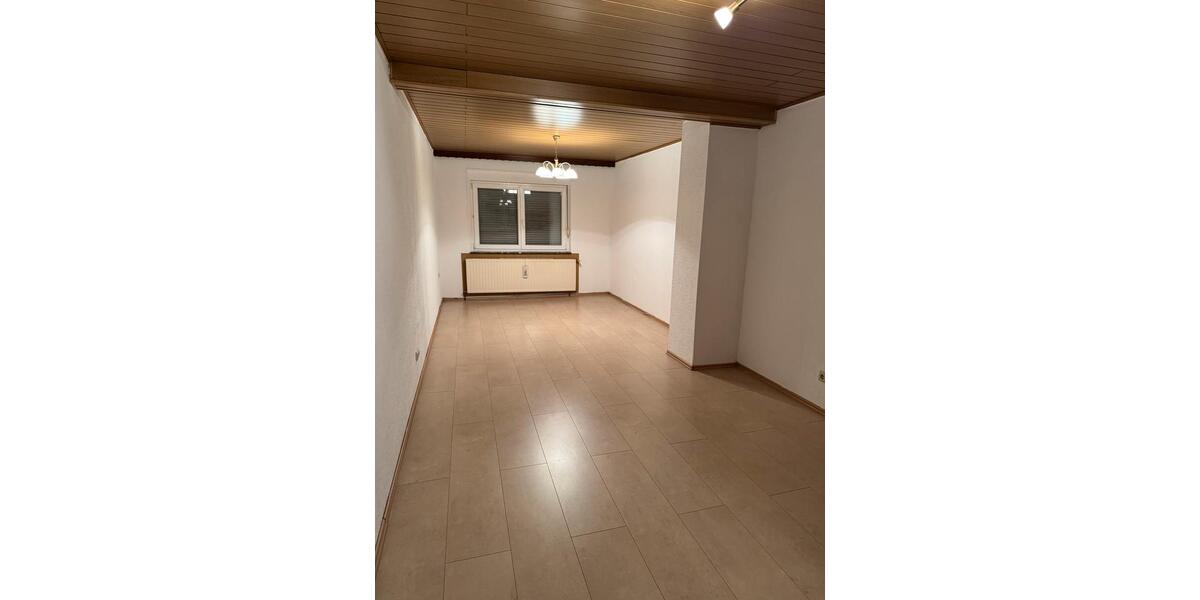 Einfamilienhaus Ottweiler - 3 Zimmer, 175 m&sup2;, 1.090&euro; | Angebot:25614208