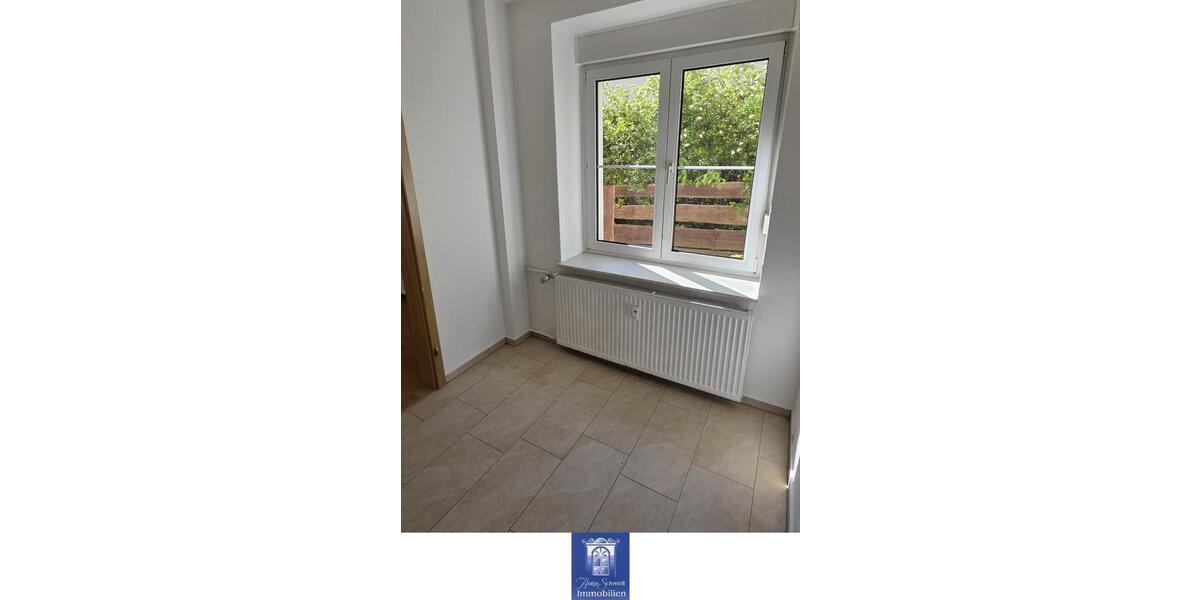 Erdgeschoßwohnung Großschirma - 4 Zimmer, 74 m&sup2;, 475&euro; | Angebot:26432015