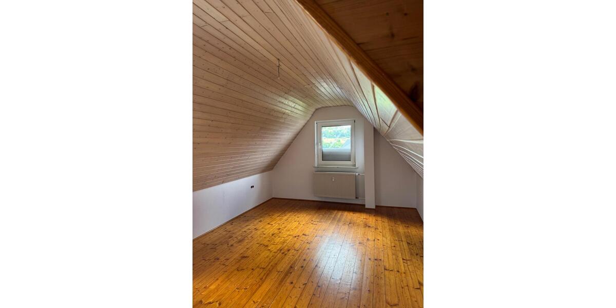 Dachgeschoßwohnung Herborn - 5 Zimmer, 90 m&sup2;, 800&euro; | Angebot:26522685