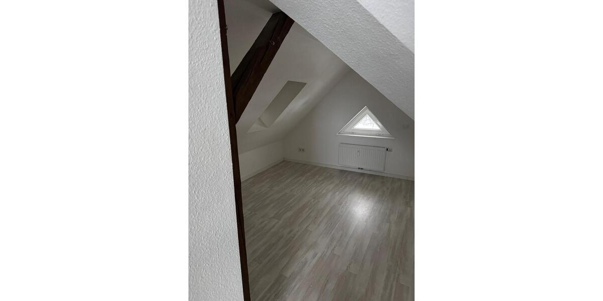 Schöne Dachgeschoss-Wohnung in 51645 GM-Derschlag 2.5 zimmer