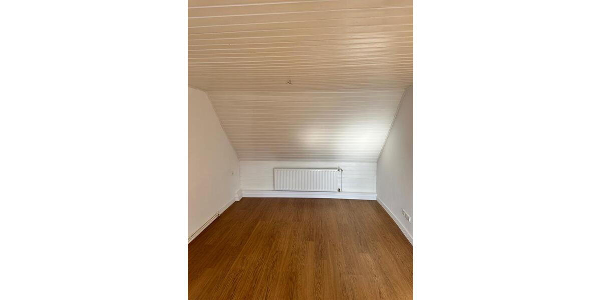 Dachgeschoßwohnung Suhlendorf - 4 Zimmer, 83 m&sup2;, 670&euro; | Angebot:26239057