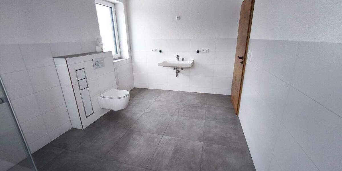 Einfamilienhaus Igensdorf Pettensiedel - 1 Zimmer, 240 m&sup2;, 2.200&euro; | Angebot:25770176