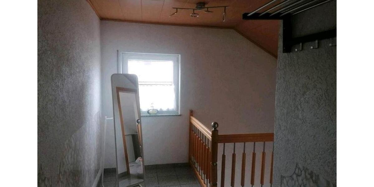 Dachgeschoßwohnung Langgöns - 3 Zimmer, 90 m&sup2;, 1.100&euro; | Angebot:26614041