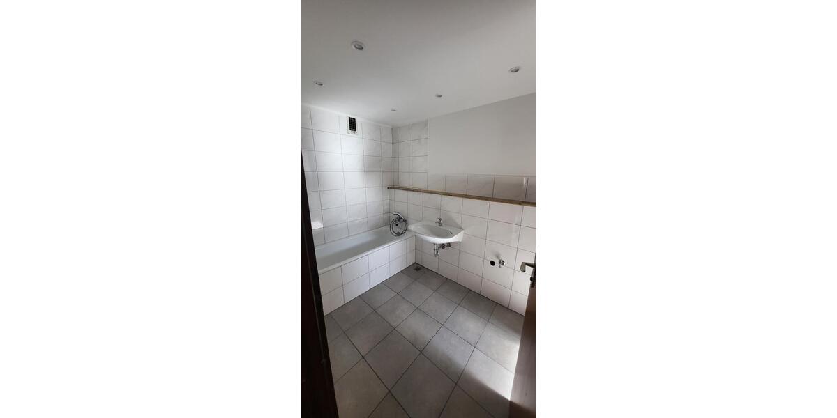 Wohnen auf Zeit Reutlingen Altenburg - 4 Zimmer, 98 m&sup2;, 1.200&euro; | Angebot:25640221