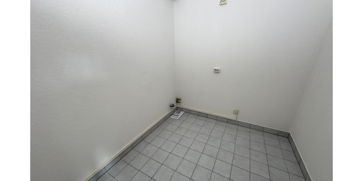 Kleine 1 Raum Wohnung mit Schlafnische und Aufzug in Gera - Etagenwohnung Gera Bieblach-Ost | Angebot:26714339