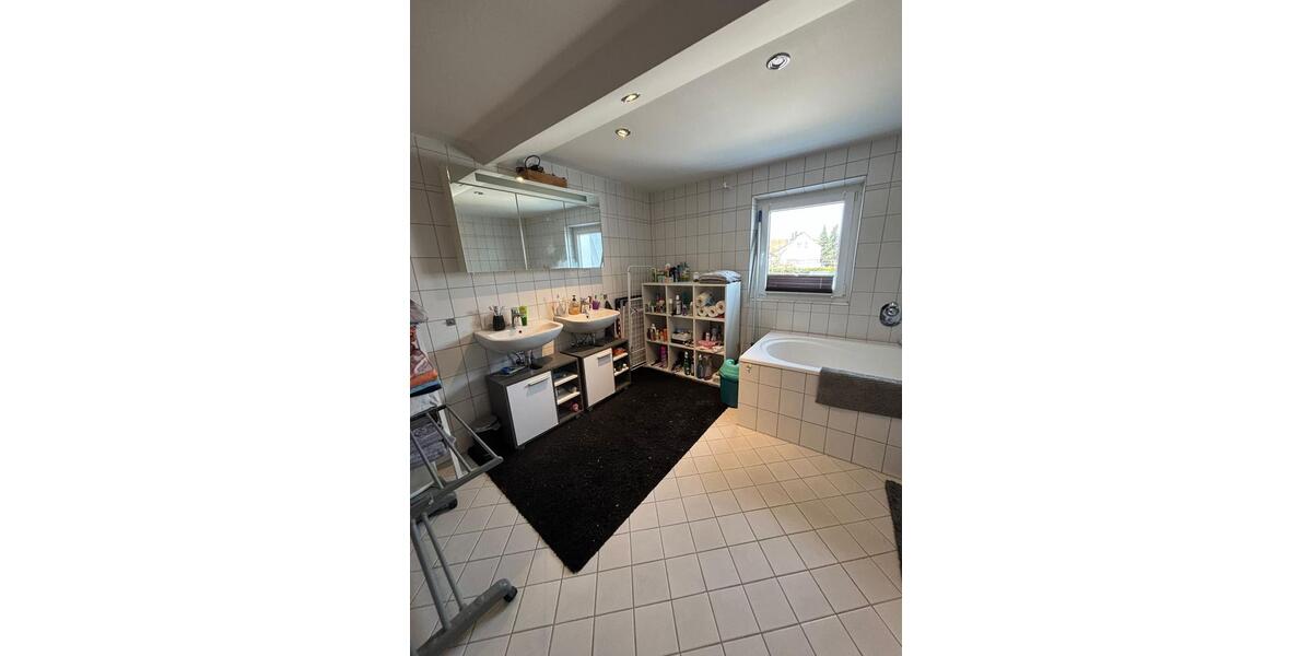 Dachgeschoßwohnung Markt Indersdorf - 4 Zimmer, 130 m&sup2;, 2.150&euro; | Angebot:25881481