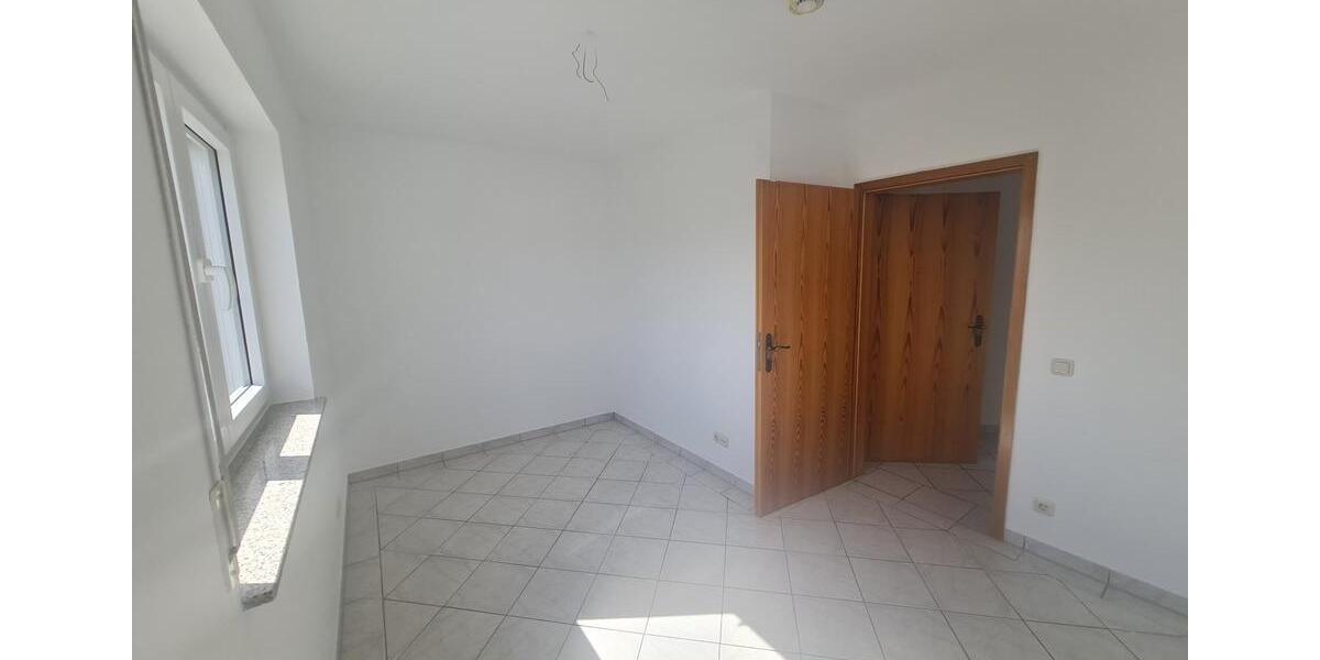 Etagenwohnung Hünfelden - 3 Zimmer, 85 m&sup2;, 675&euro; | Angebot:25656956