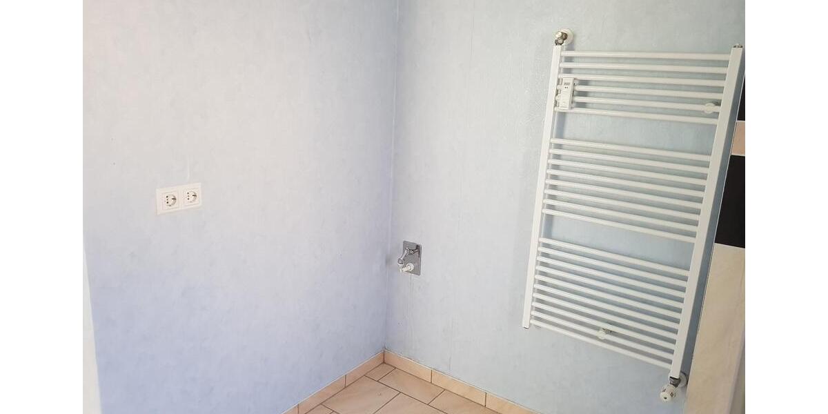 Erdgeschoßwohnung Eisfeld - 3 Zimmer, 100 m&sup2;, 680&euro; | Angebot:26523179
