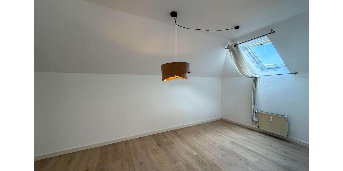 Dachgeschoßwohnung Friedberg (Hessen) - 3 Zimmer, 82 m&sup2;, 1.045&euro; | Angebot:24802461