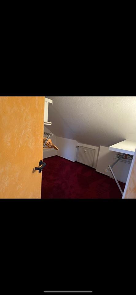 Wohnen mit Wohlfühlfaktor – Dachgeschosswohnung mit Kamin und Ankleidezimmer zimmer