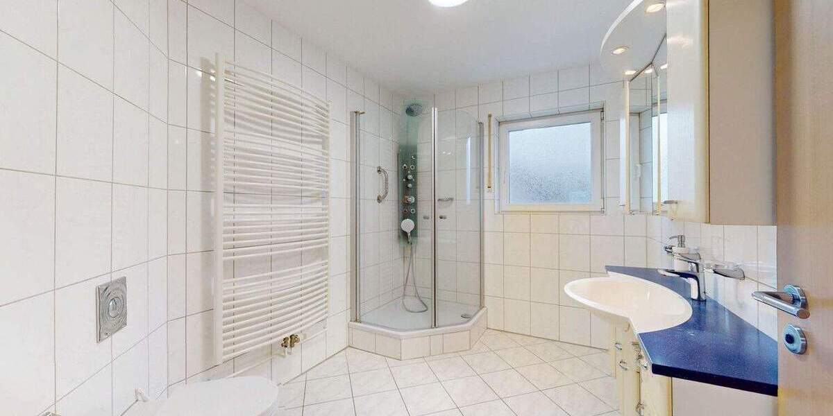 Reihenmittelhaus Frankfurt am Main Preungesheim - 5 Zimmer, 226 m&sup2;, 2.950&euro; | Angebot:25152532