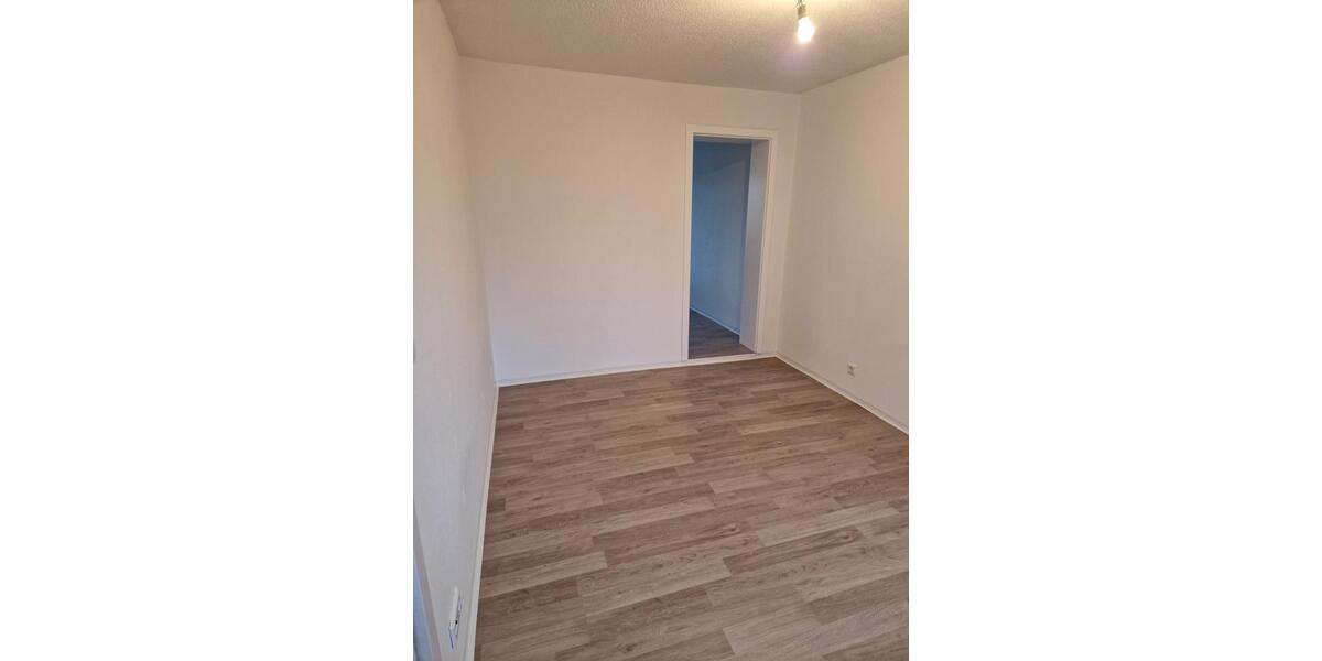 Etagenwohnung Staßfurt - 4 Zimmer, 94 m&sup2;, 611&euro; | Angebot:25547092