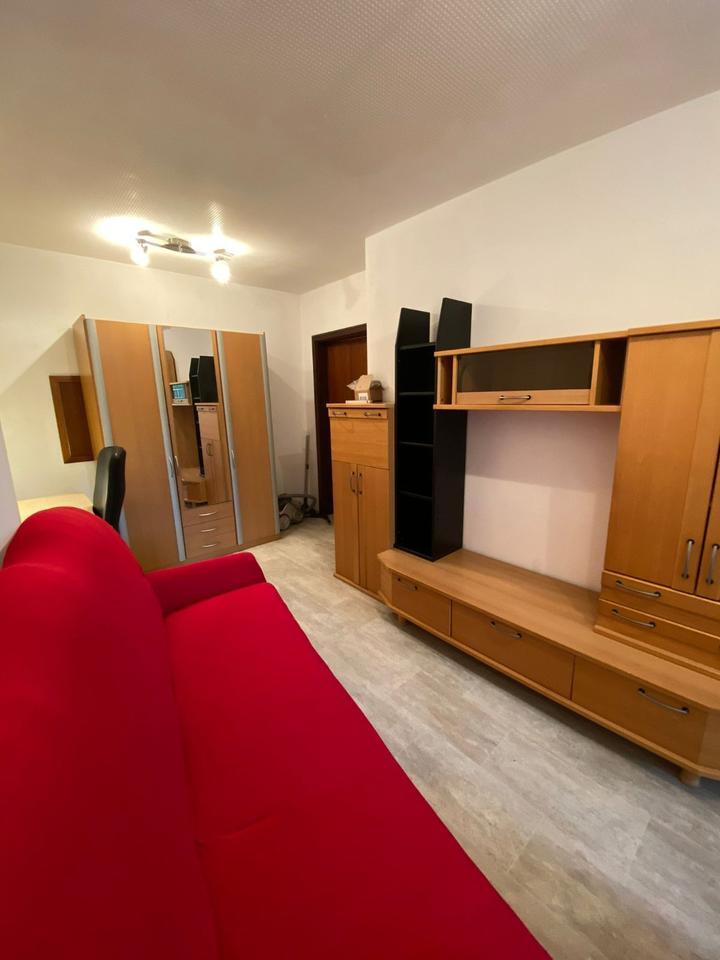 Praktisches, voll möbliertes WG-Zimmer