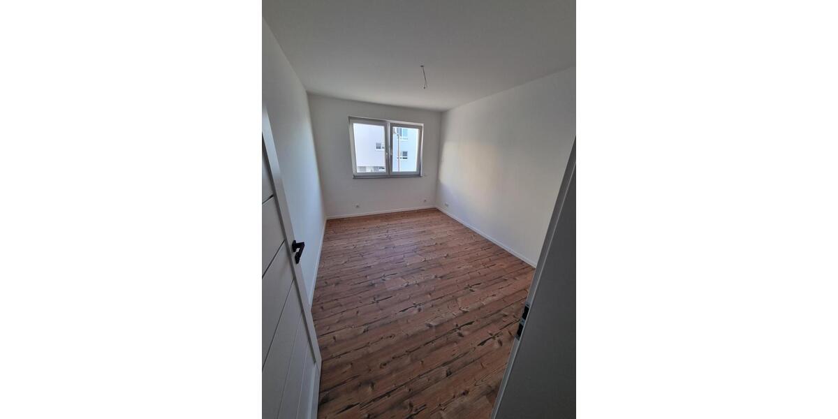 Etagenwohnung Kenn - 3 Zimmer, 95 m&sup2;, 1.200&euro; | Angebot:26462262