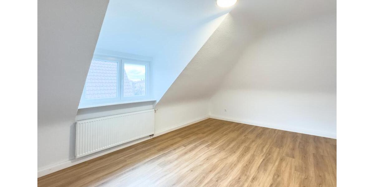 Dachgeschoßwohnung Stuttgart Bad Cannstatt - 3 Zimmer, 75 m&sup2;, 990&euro; | Angebot:26355327