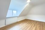 Dachgeschoßwohnung Stuttgart Bad Cannstatt - 3 Zimmer, 75 m&sup2;, 990&euro; | Angebot:26355327