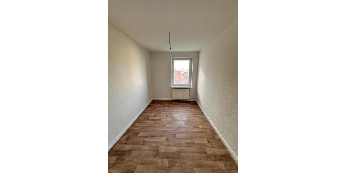 Dachgeschoßwohnung Schwerin - 4 Zimmer, 81 m&sup2;, 650&euro; | Angebot:25249453