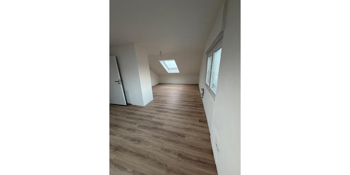 Dachgeschoßwohnung Gernsbach - 3.5 Zimmer, 95 m&sup2;, 1.090&euro; | Angebot:24741624