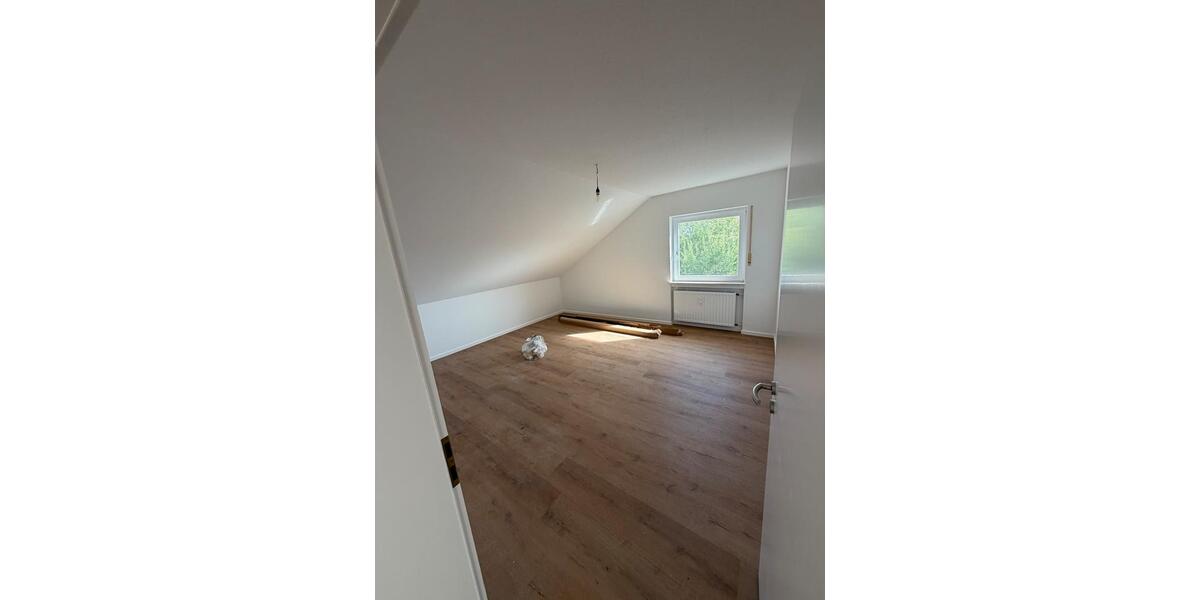Dachgeschoßwohnung Grünberg - 1 Zimmer, 92 m&sup2;, 1.150&euro; | Angebot:26336177