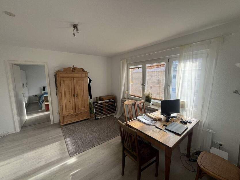 Helle 2,5 Zimmer Wohnung im 2. Obergeschoss mit Balkon 2 zimmer