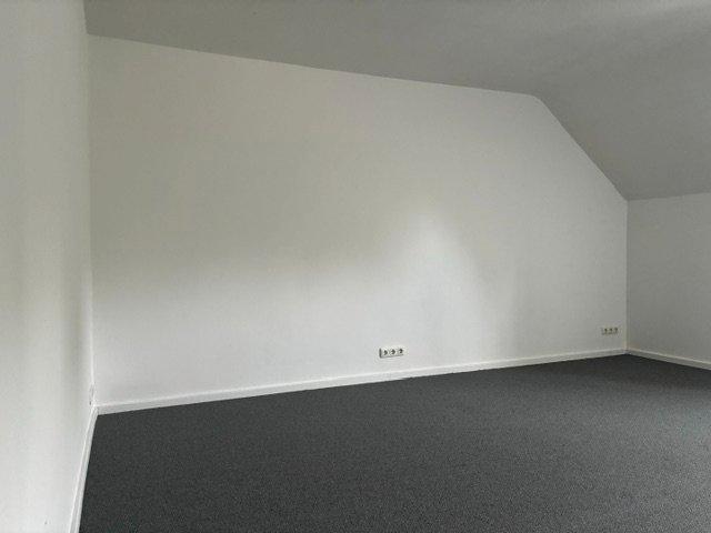 Dachgeschoßwohnung Bad Pyrmont - 5 Zimmer, 143 m&sup2;, 860&euro; | Angebot:26610283