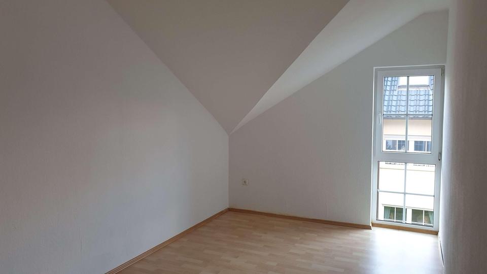 Dachgeschoßwohnung Langgöns - 3 Zimmer, 120 m&sup2;, 950&euro; | Angebot:26646129