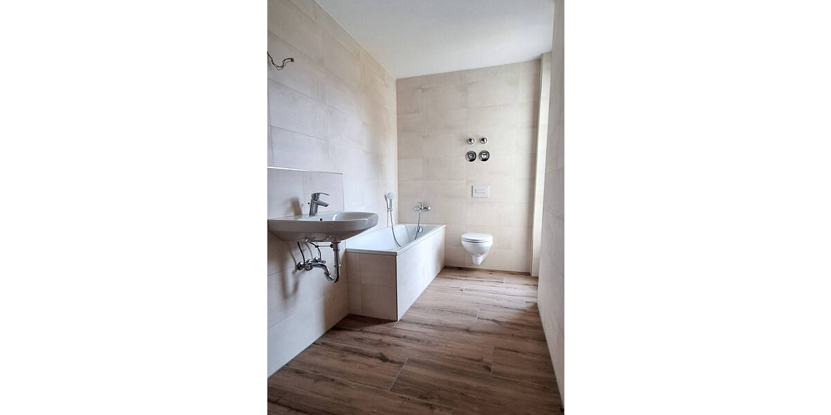 Etagenwohnung Saalfeld - 2 Zimmer, 92 m&sup2;, 690&euro; | Angebot:26486199
