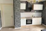 Zentral und schön renoviert: Helle 2-Zimmer-Wohnung + Essküche + Bad, etc., im 1. Stock!