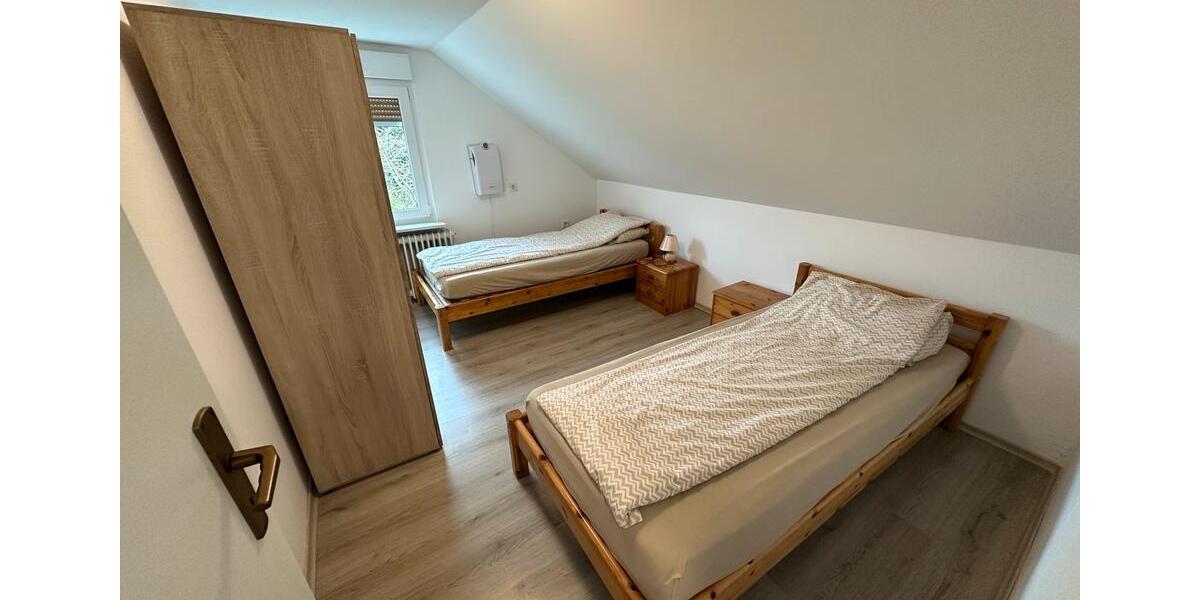 Wohnen auf Zeit Schortens - 6 Zimmer, 180 m&sup2;, 150&euro; | Angebot:26119359