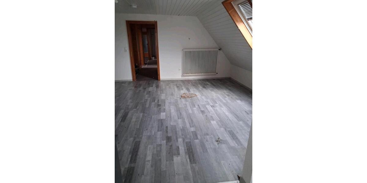 Dachgeschoßwohnung Friesenheim - 3.5 Zimmer, 95 m&sup2;, 950&euro; | Angebot:25626343