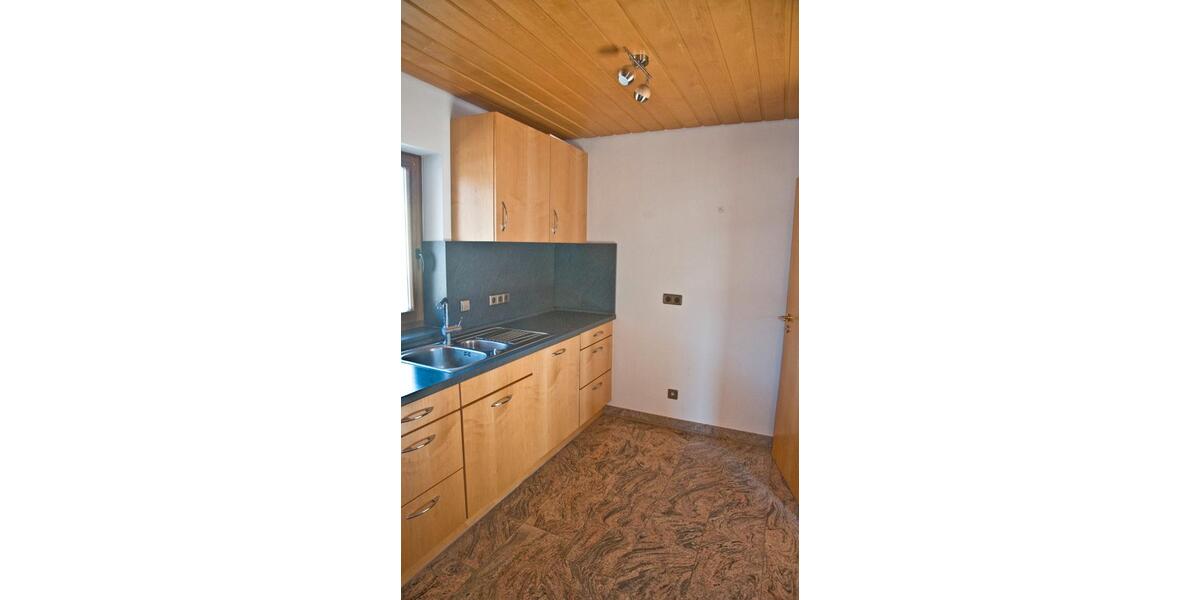 Dachgeschoßwohnung Straubenhardt - 2 Zimmer, 94 m&sup2;, 989&euro; | Angebot:25976196