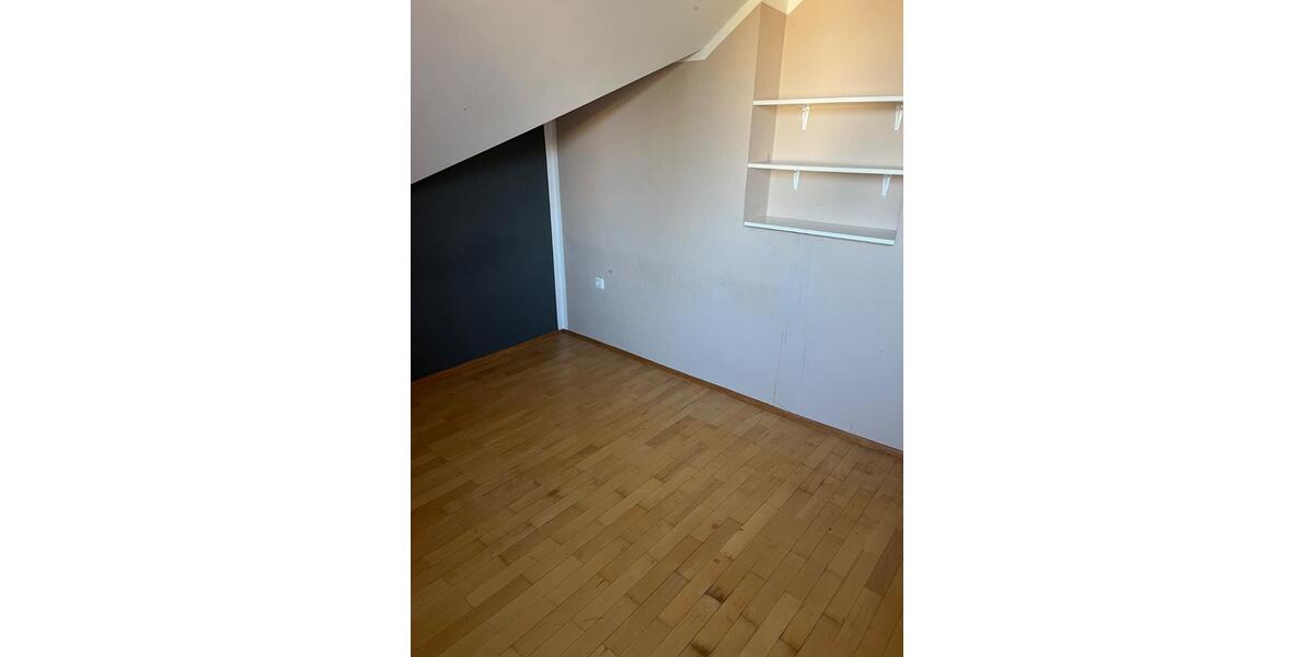 Etagenwohnung Rösrath - 4 Zimmer, 119 m&sup2;, 1.450&euro; | Angebot:25995534