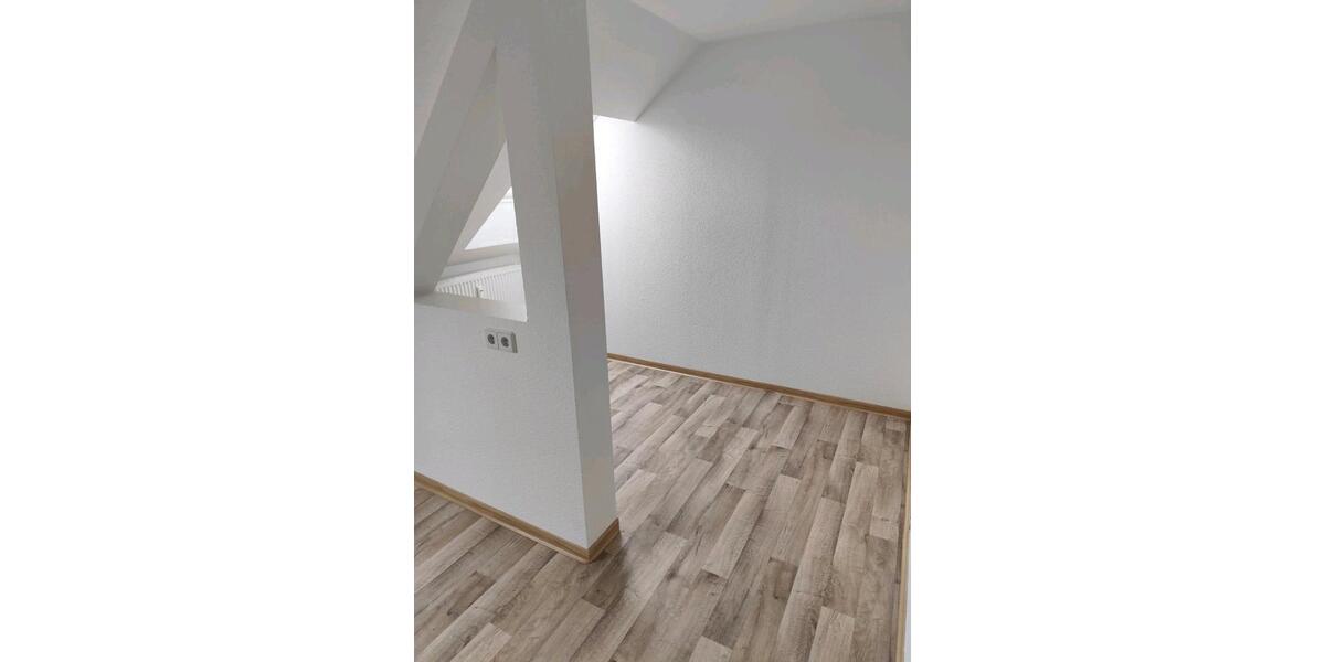 Dachgeschoßwohnung Glauchau - 3 Zimmer, 59 m&sup2;, 345&euro; | Angebot:26406541