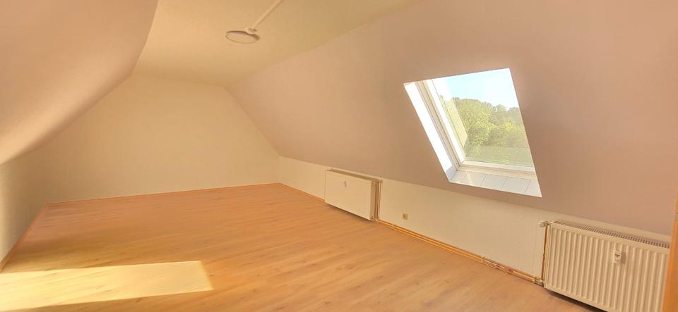 helle 3 Raumwohnung 74 qm² reine Nutzfläche, Stellplatz Nebengela zimmer