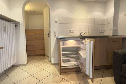 Möblierte 1 - Zimmer - UntergeschossWohnung (KellerWohnung) mit Einbauküche und separatem Eingang