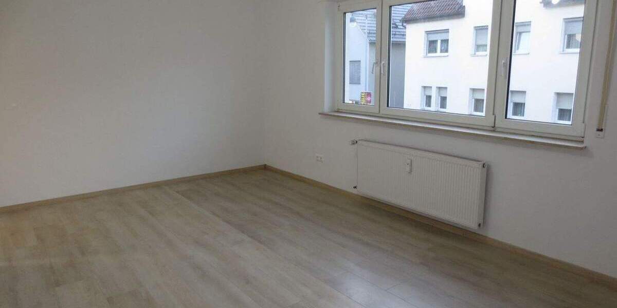 Neu renoviert und sofort bezugsbereit: Helle 3 Zimmer-Wohnung mit Balkon 3 zimmer