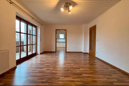 Schöne und gepflegte 3,5 Zimmer Wohnung mit Balkon in Egweil 3 zimmer