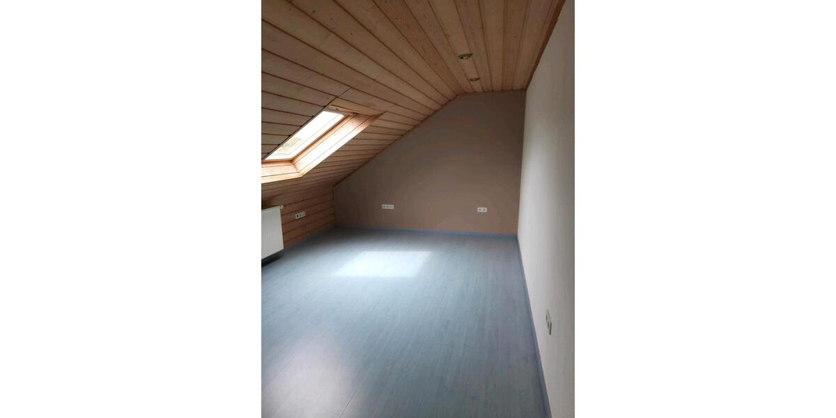 Dachgeschoßwohnung Fuchsstadt - 3 Zimmer, 75 m&sup2;, 650&euro; | Angebot:24975379