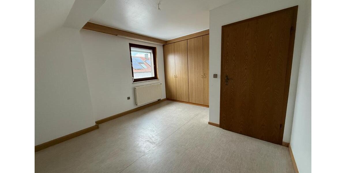 Dachgeschoßwohnung Hahnbach - 3 Zimmer, 48 m&sup2;, 385&euro; | Angebot:25306418