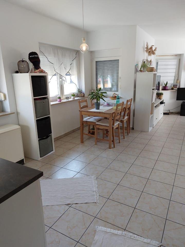 Schöne 3 Zimmer Wohnung mit Balkon, hell