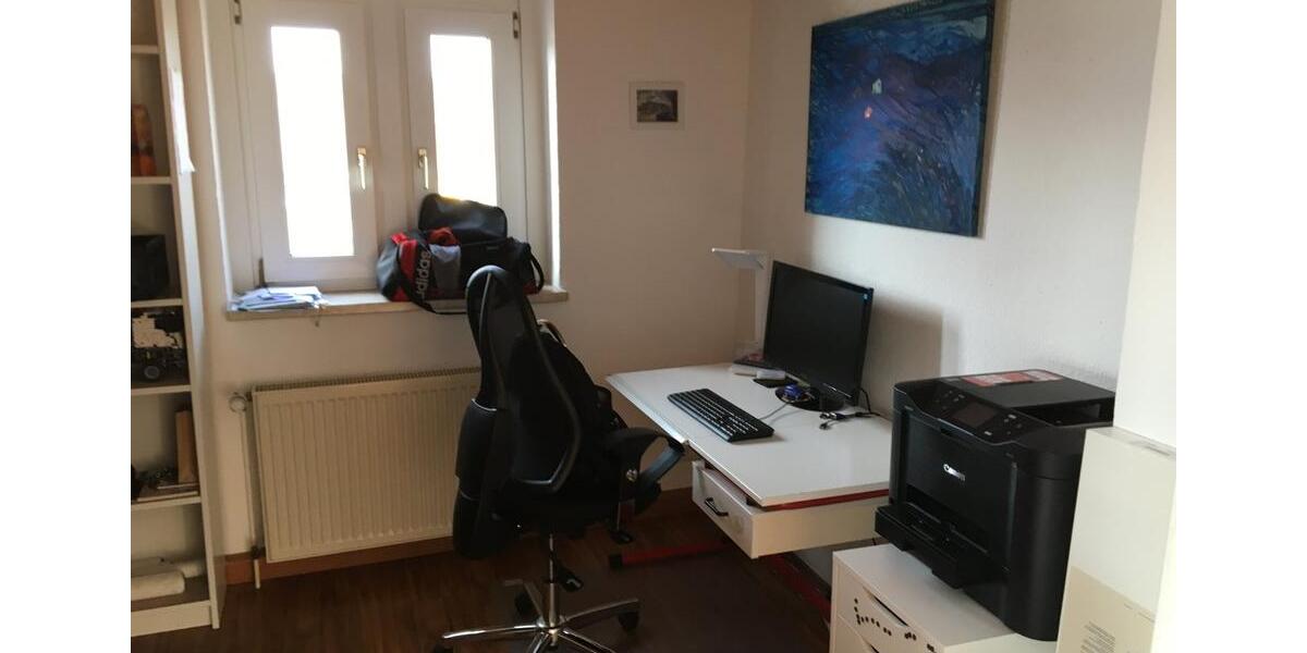 Dachgeschoßwohnung Ellefeld - 5 Zimmer, 93 m&sup2;, 400&euro; | Angebot:25302933